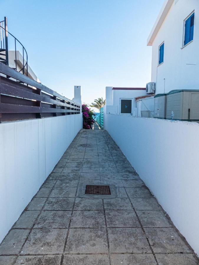 Greek Island Style 2 Bedroom Villa With Pool Next To The Sea Larnaka Exterior foto